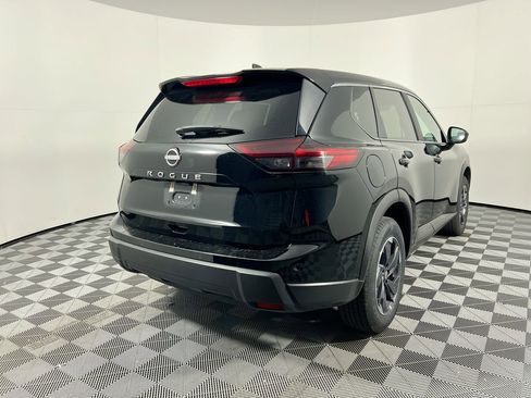 Used 2025 Nissan Rogue SV image 3