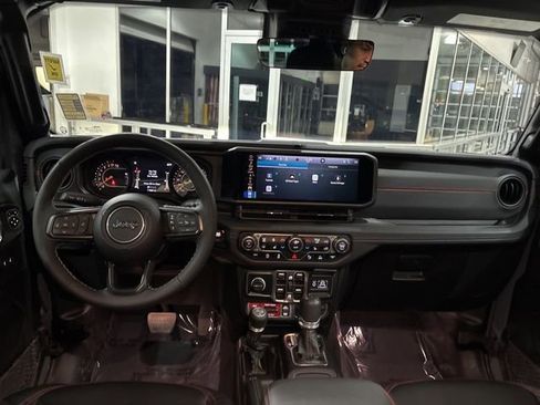 Used 2025 Jeep Gladiator Rubicon image 27