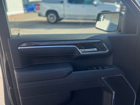 New 2025 GMC Sierra 1500 Elevation image 31