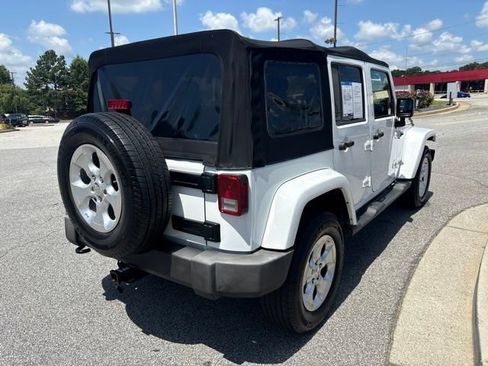 Used 2014 Jeep Wrangler Unlimited Sahara w/ Connectivity Group AWD/4WD image 8
