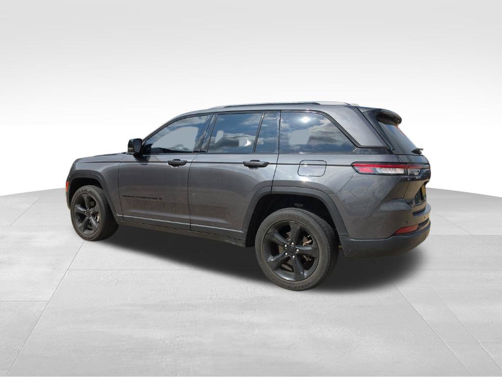 Used 2023 Jeep Grand Cherokee Altitude AWD/4WD image 11