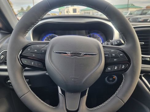 New 2026 Chrysler Pacifica Limited w/ S Appearance Package image 8