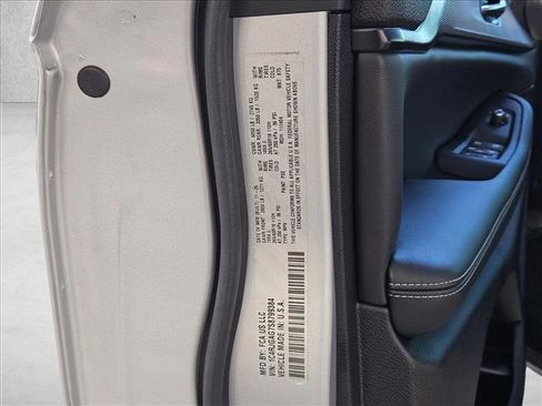 New 2025 Jeep Grand Cherokee Altitude image 17