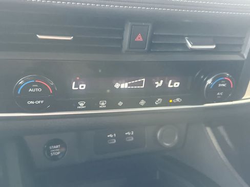 Used 2025 Nissan Rogue SV AWD/4WD image 20