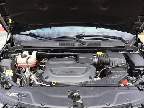 Used 2023 Chrysler Pacifica Touring-L FWD image 19