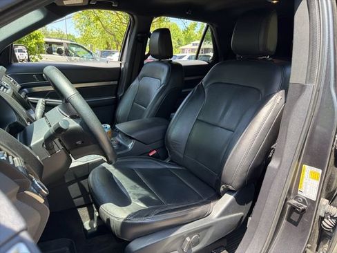Used 2018 Ford Explorer XLT w/ Equipment Group 202A AWD/4WD image 7