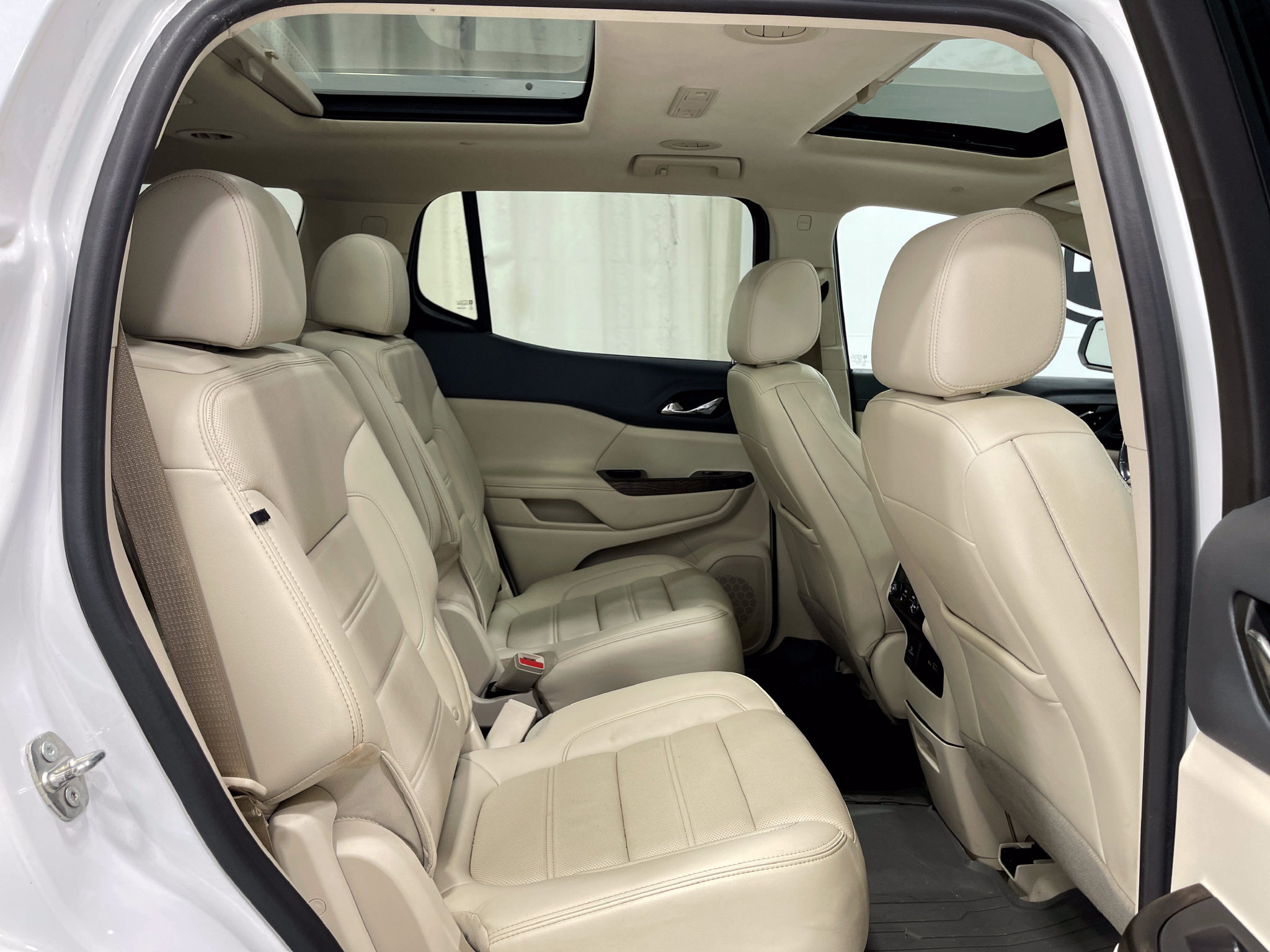 Used 2021 GMC Acadia Denali w/ Denali Technology Package FWD image 31