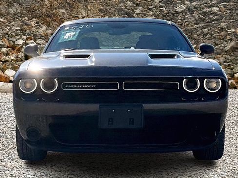 Used 2015 Dodge Challenger SXT image 3