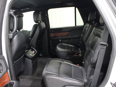 Used 2018 Lincoln Navigator Premiere AWD/4WD image 20