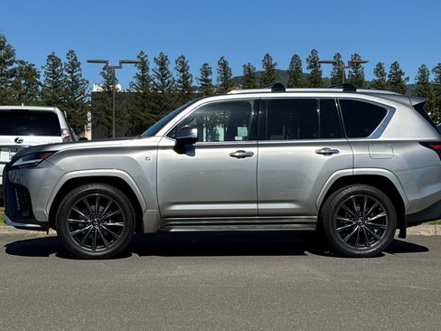 Used 2022 Lexus LX 600 F Sport w/ Accessory Package (Z1) AWD/4WD image 7