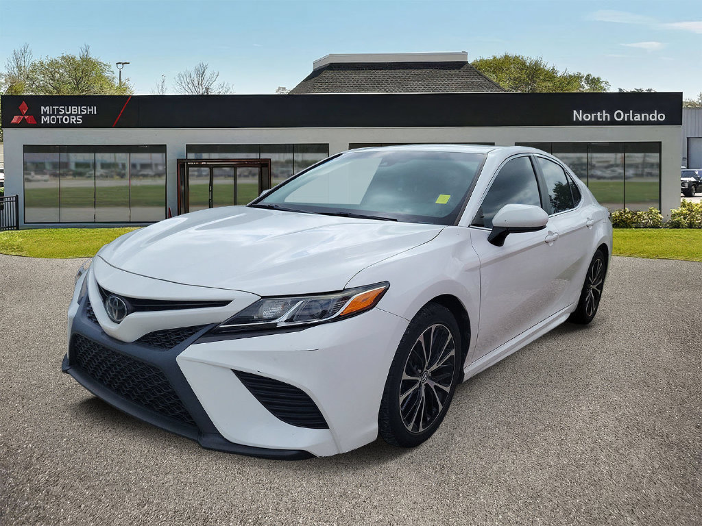 Used 2018 Toyota Camry SE FWD image 1
