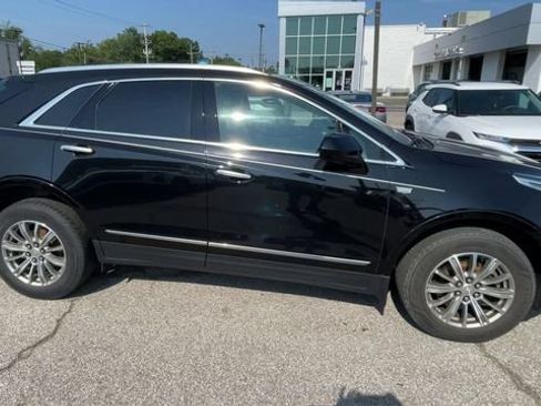 Used 2018 Cadillac XT5 Luxury w/ Driver Awareness Package FWD image 3