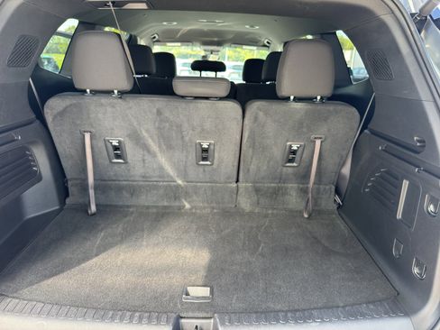 Used 2025 GMC Acadia Elevation image 28