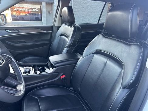 Used 2023 Jeep Grand Cherokee L Limited w/ Luxury Tech Group II image 11