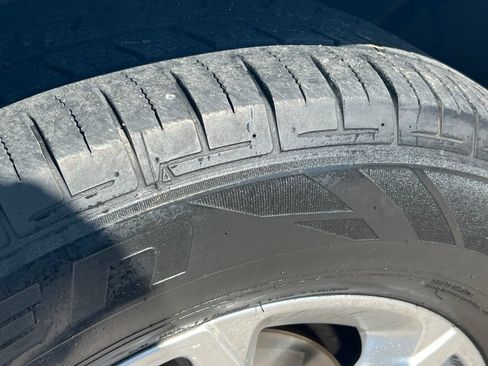 Used 2019 Chevrolet Traverse LT FWD image 26