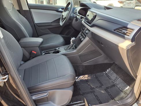 Certified 2024 Volkswagen Taos SE w/ Panoramic Sunroof Package image 10