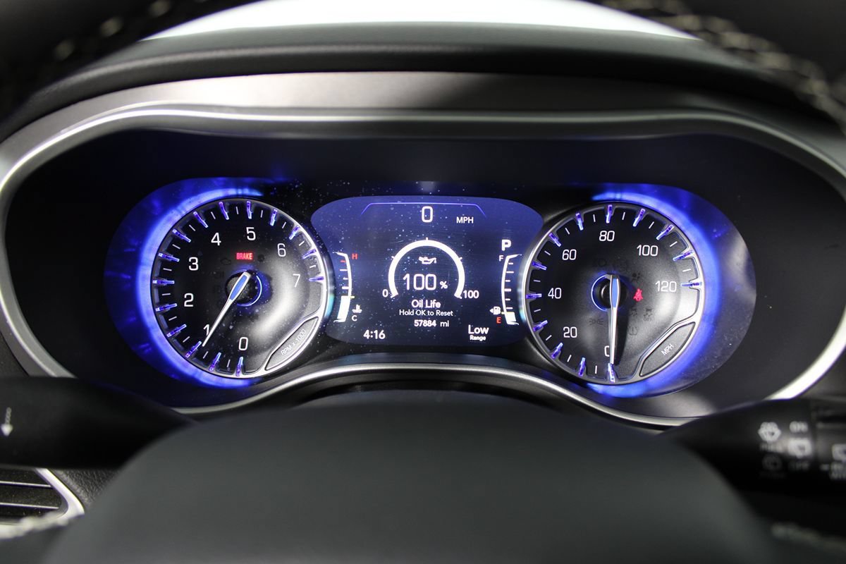 Used 2025 Chrysler Pacifica Select FWD image 12
