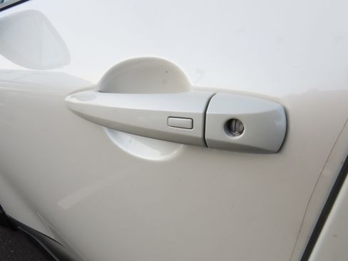 Used 2023 Nissan Rogue SV image 19