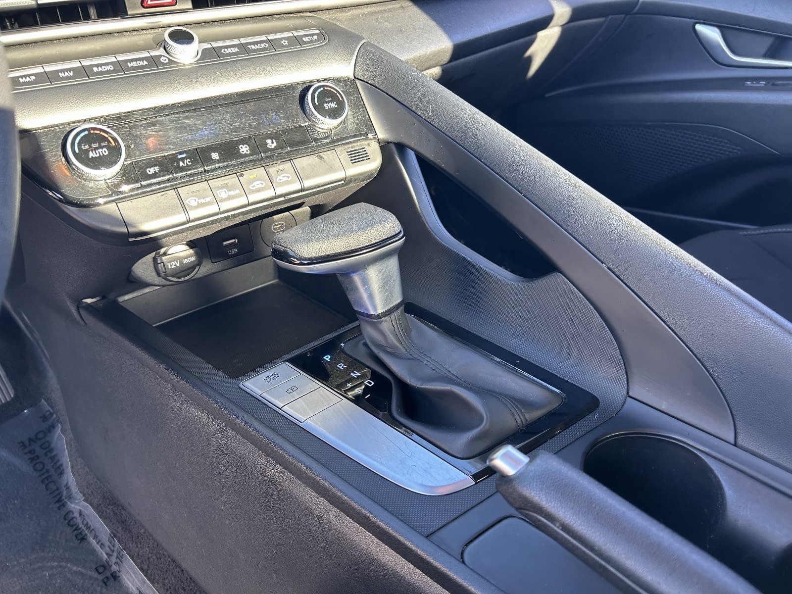 Used 2024 Hyundai Elantra SEL FWD image 29