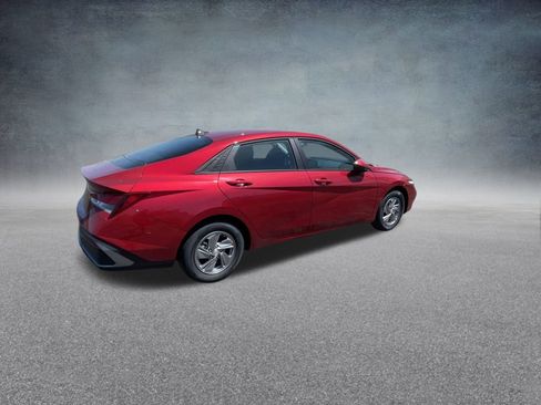 Certified 2025 Hyundai Elantra SE image 24