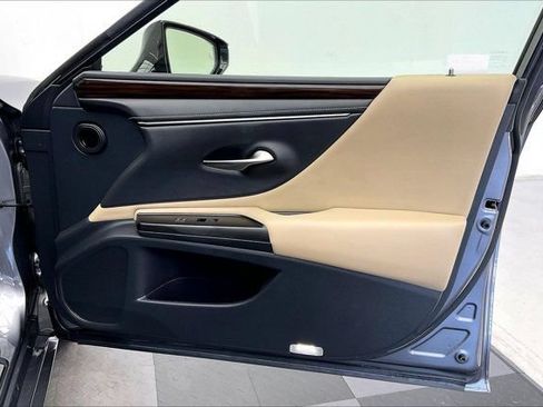 Used 2019 Lexus ES 300h w/ Premium Package FWD image 24
