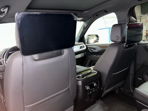 Used 2024 Chevrolet Suburban High Country AWD/4WD image 11