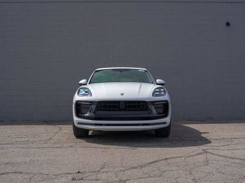 Certified 2025 Porsche Macan AWD/4WD image 10