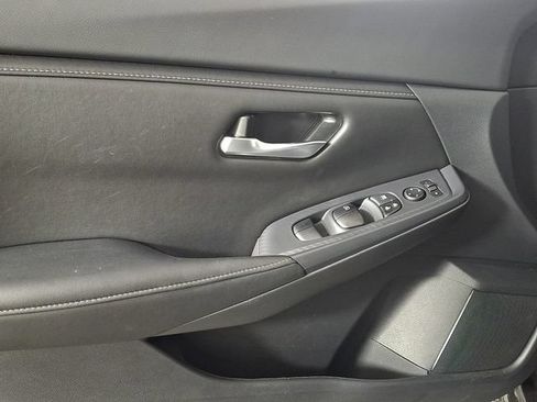Used 2025 Nissan Sentra SV FWD image 14