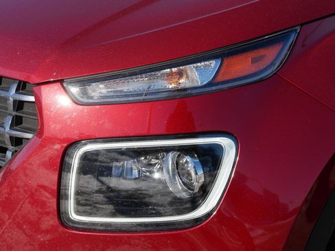 Used 2023 Hyundai Venue Limited image 16