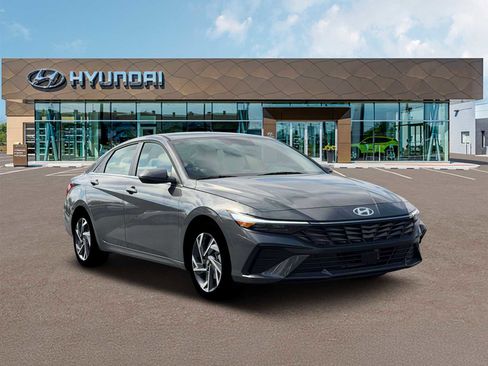 New 2026 Hyundai Elantra Limited FWD image 11