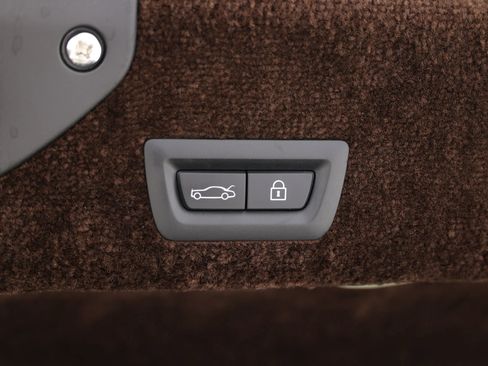 Used 2015 Rolls-Royce Wraith RWD image 86