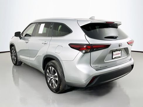 Used 2025 Toyota Highlander XLE FWD image 9