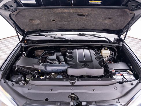 Used 2019 Toyota 4Runner SR5 AWD/4WD image 32
