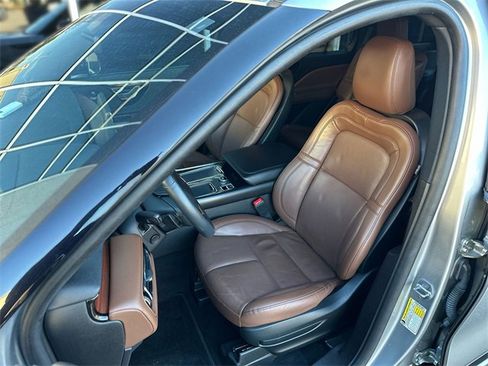 Used 2023 Lincoln Aviator Reserve w/ Equipment Group 201A image 12