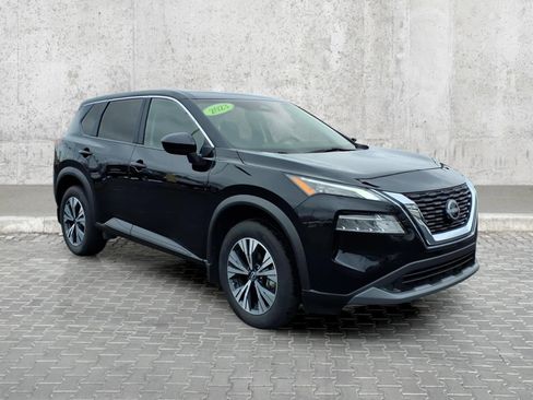 Used 2023 Nissan Rogue SV image 2