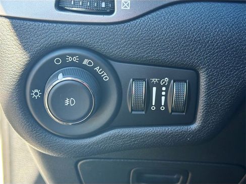 Used 2020 Jeep Cherokee Latitude Plus w/ Cold Weather Group image 10