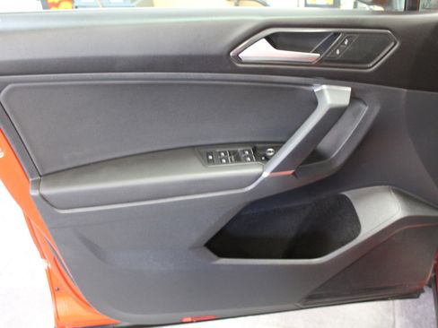 Used 2018 Volkswagen Tiguan SE w/ Panoramic Sunroof Package image 20