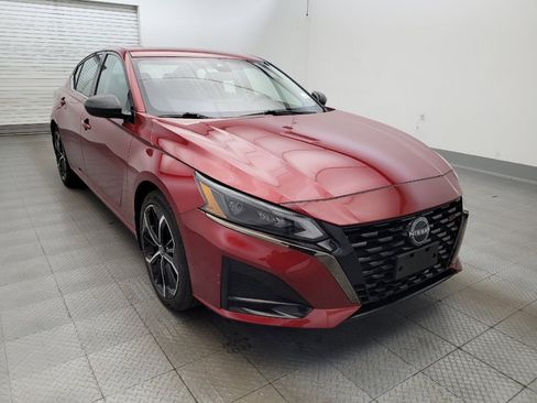 Used 2023 Nissan Altima 2.5 SR w/ SR Premium Package FWD image 13