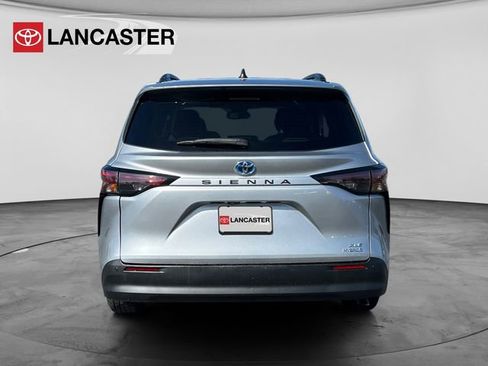 Certified 2023 Toyota Sienna XLE image 6