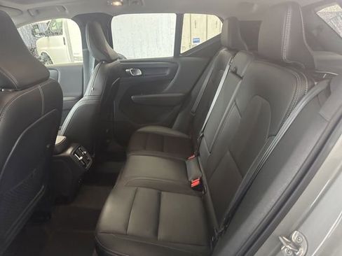 Used 2025 Volvo XC40 B5 Core AWD/4WD image 11