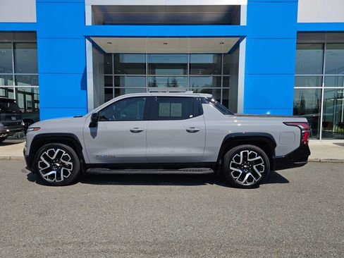 Used 2025 Chevrolet Silverado EV RST AWD/4WD image 4
