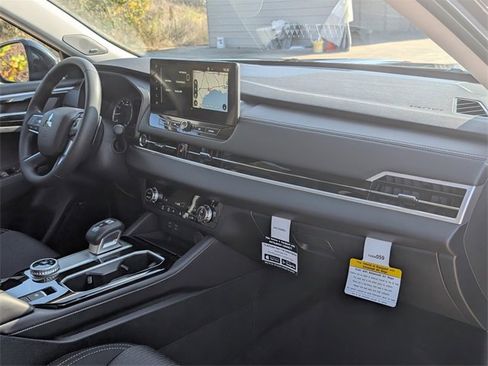 New 2026 Mitsubishi Outlander ES image 24