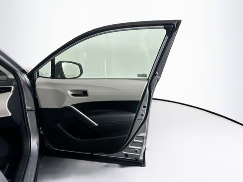 Used 2024 Toyota Corolla Cross L image 31