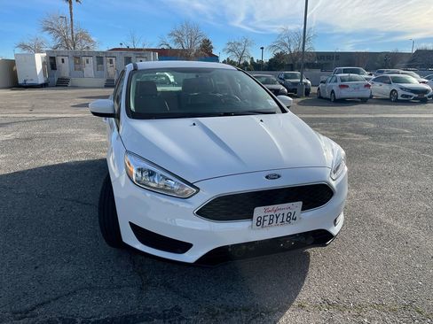 Used 2018 Ford Focus SE image 3