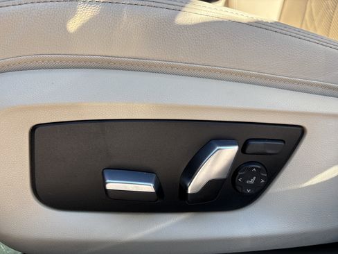 Certified 2023 BMW 530e xDrive w/ Premium Package image 38