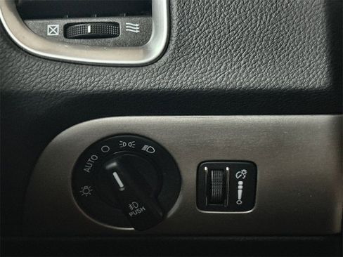 Used 2020 Dodge Durango SXT image 17