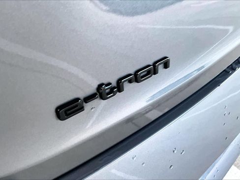Used 2023 Audi e-tron Premium Plus w/ Premium Plus Package AWD/4WD image 48
