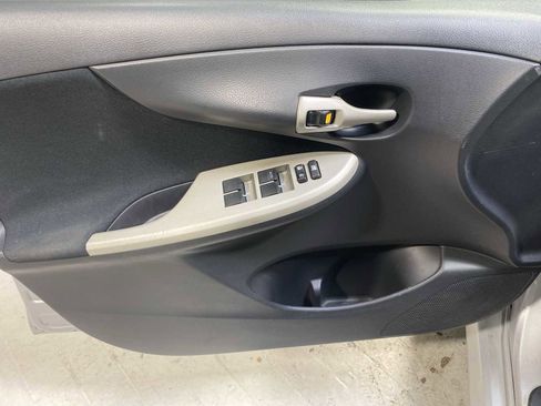 Used 2011 Toyota Corolla S image 24