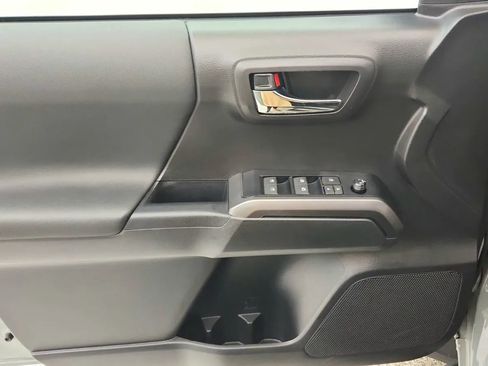 Used 2023 Toyota Tacoma TRD Off-Road image 27