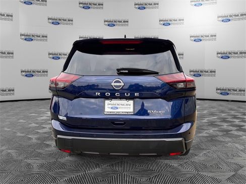 Used 2024 Nissan Rogue SV image 4
